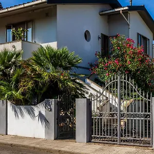 Toscana Grande In Con 2 Camere, Terrazze, Giardino E Posto Auto Privato Tutti Spazi Uso Esclusivo Cecina (Livorno)
